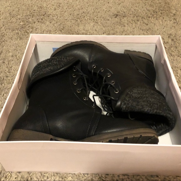 BLACK BOOTIES SIZE 9 WINTER/FALL BOOTS - Picture 2 of 8